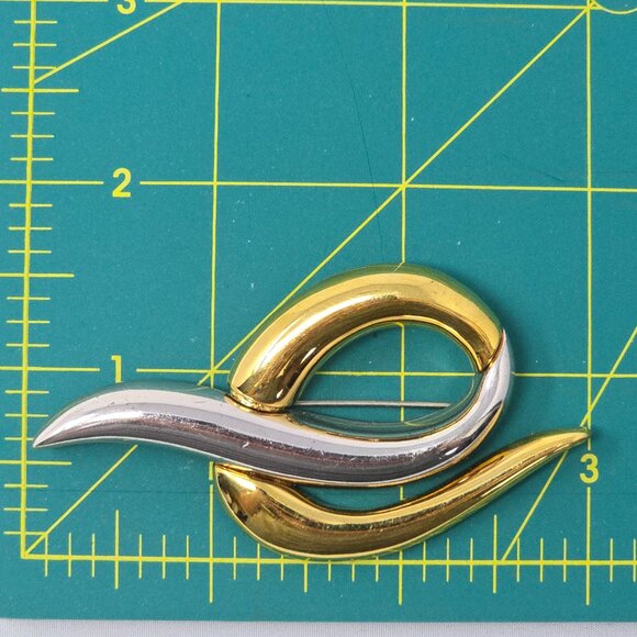 Vintage Monet Abstract Gold and Silver Two Tone Swirl Statement Brooch Pin - Picture 11 of 13